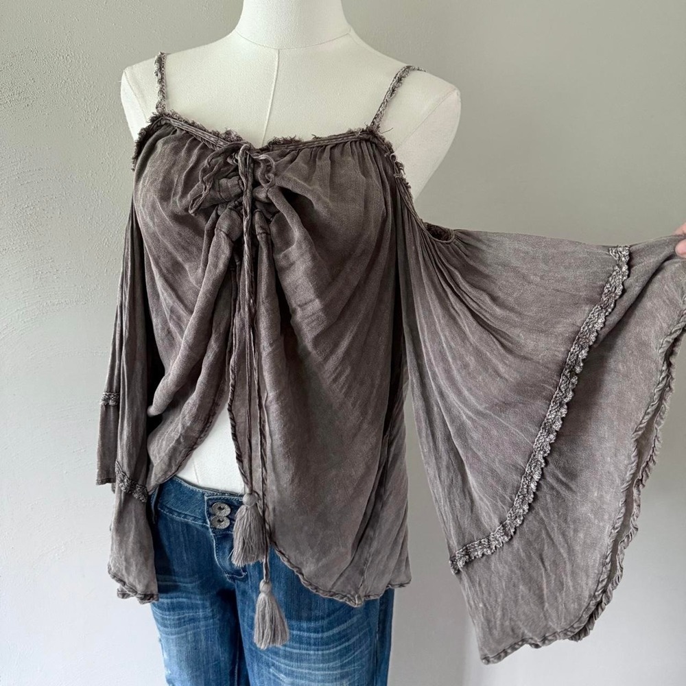 Vintage Havana Women's Small Brown Boho Cold Shoulder Bell Sleeve Top